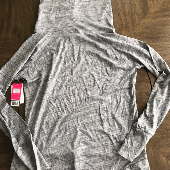 Series 8 Fitness Acrive pullover - Picture 2 of 2